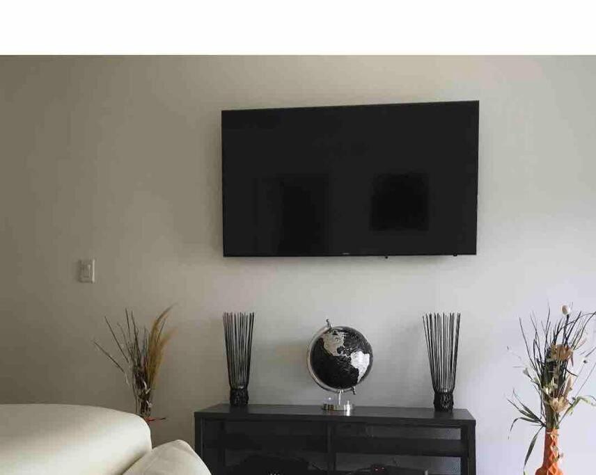 Modern, Chic, Great Location Apartamento *